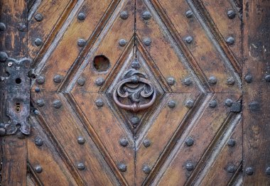 Demir eski bir kapı tokmağı