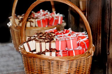 Sepet ve hediye kutusu