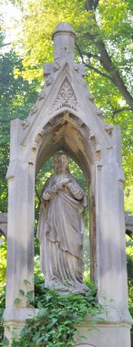 oude standbeeld op de lychakiv begraafplaats in lviv, Oekraïne 
