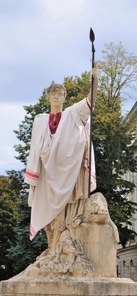 Antyczny posąg w centralnym placu Lwów - rynek (plac — Zdjęcie stockowe