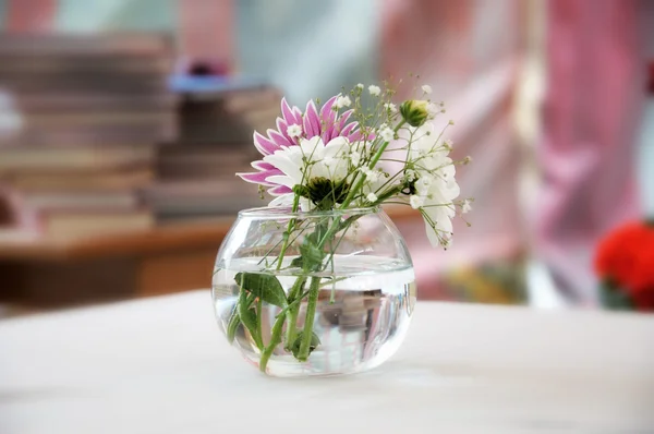 Flowers in a glass vase — Stock Photo, Image