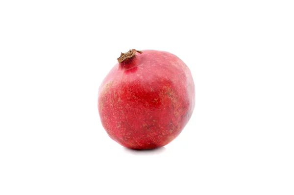 Reife Granatapfelfrüchte isoliert auf weißem Hintergrund ausgeschnitten — Stockfoto