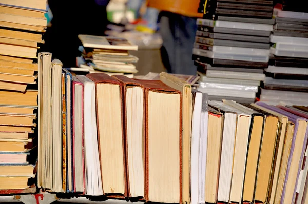 Muchos libros antiguos. — Foto de Stock