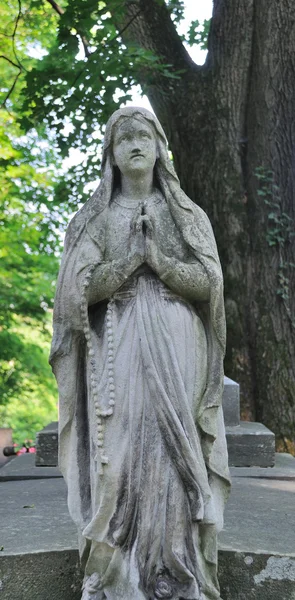 Old statue in Lychakiv Cemetery in Lviv, Ukraine — Stock Photo, Image