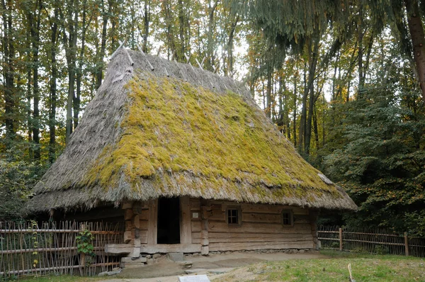 Stare drewniane chaty — Zdjęcie stockowe