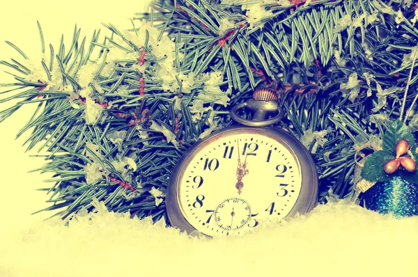 Felice anno nuovo. Composizione con vecchio orologio — Foto Stock