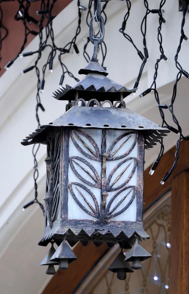 Vecchio lampione da parete in metallo nero — Foto Stock