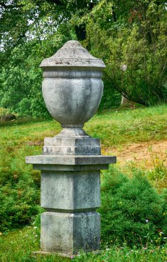 Parkta yaşlı dekorasyon antik mimari