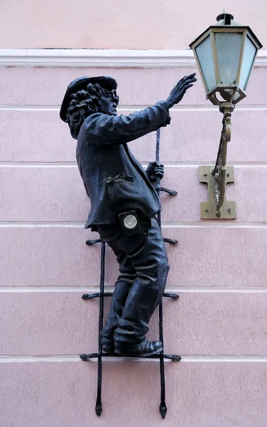 Lamplighter in the center of Uzhgorod — Stock Photo, Image