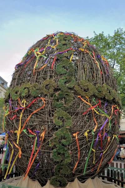 LVIV, UCRANIA - LVIV 2 DE MAYO: El huevo de Pascua - símbolo de la Pascua hol —  Fotos de Stock