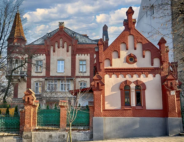 Small red brick house close to the center of Lviv — Stock Photo, Image