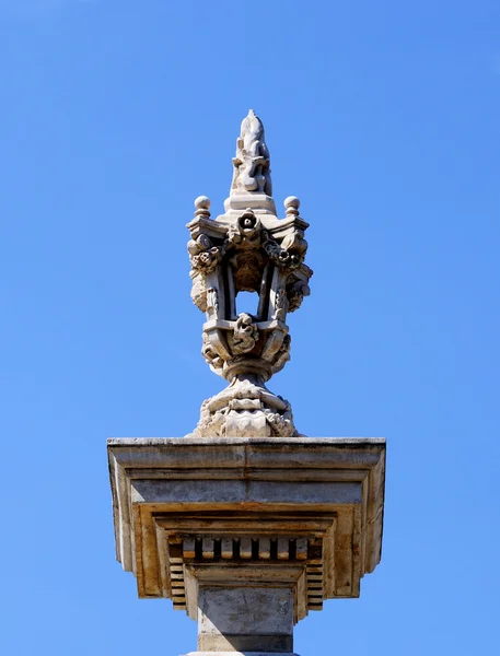 Detalle de la arquitectura sobre el telón de fondo del cielo —  Fotos de Stock