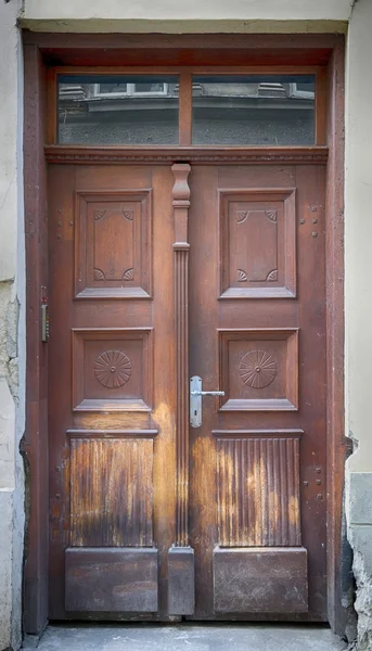 Eski kahverengi ahşap kapı