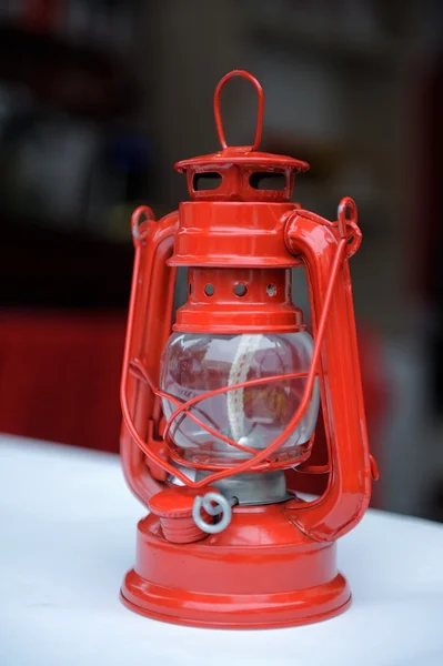 Rote Petroleumlampe — Stockfoto