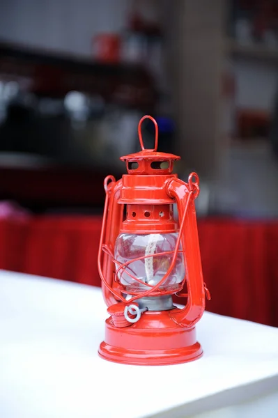 Rote Petroleumlampe — Stockfoto