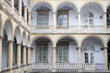 Lviv, Ukrayna 'daki İtalyan avlusu (Kornyakta Sarayı)