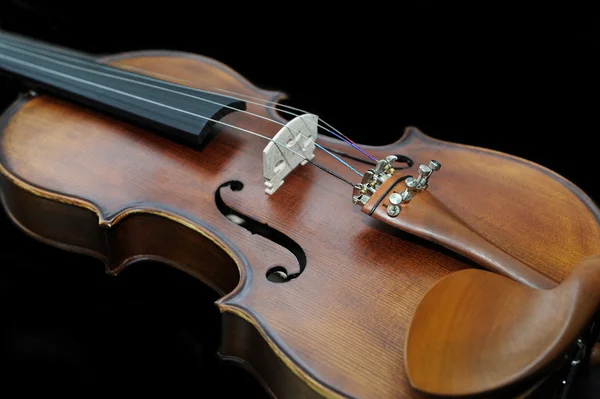 Dettaglio violino su sfondo scuro — Foto Stock
