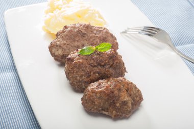 köfte ve patates püresi
