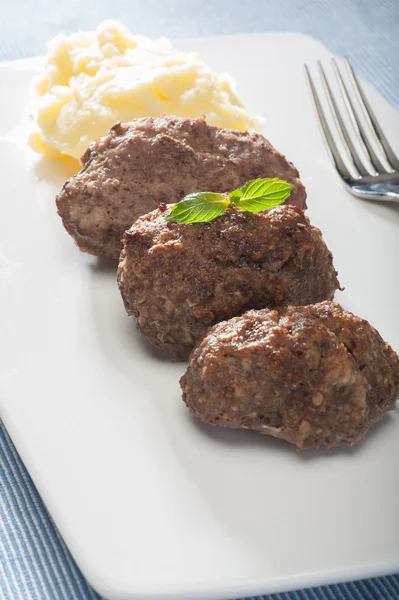 köfte ve patates püresi