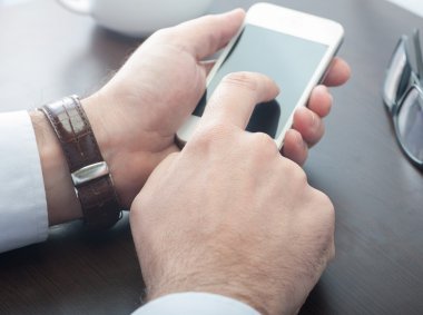 İşadamı ve akıllı telefon