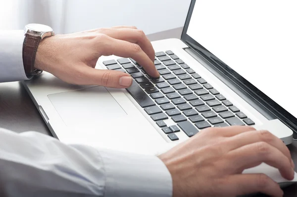 Homem usando computador portátil — Fotografia de Stock