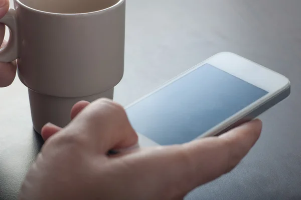 Man met smartphone — Stockfoto