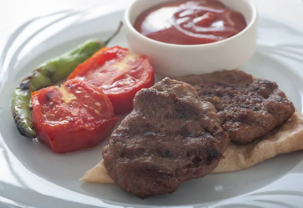 Bolas de carne grelhadas turcas - kasap kofte — Fotografia de Stock