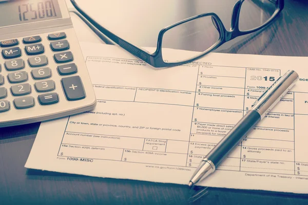 Miscellaneous income form on desk — Stock Photo, Image