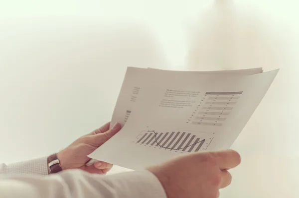 Businessman reading a business report — Stock Photo, Image