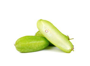 Averrhoa bilimbi beyaz arka plan üzerinde.