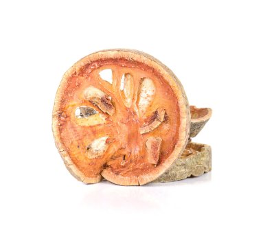 Ayva beyaz arka plan üzerinde kuru.