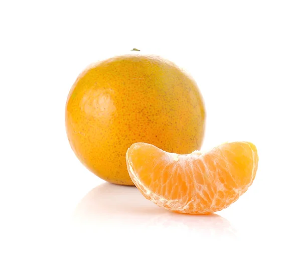 Madreselva naranja, mandarina aislada sobre fondo blanco . —  Fotos de Stock