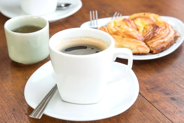 Café, taza de café, pan, té —  Fotos de Stock