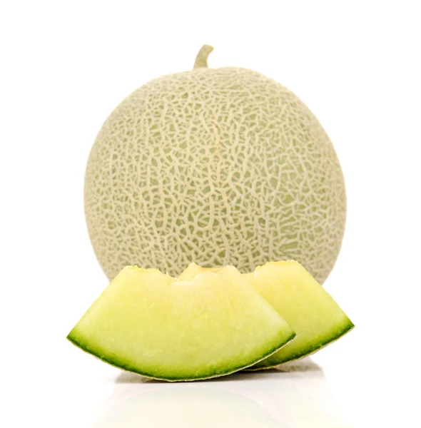 Meloen, meloen snijden stuk op witte achtergrond. — Stockfoto