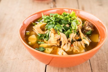 Nefesi köri, baharatlı gıdalar ahşap zemin üzerinde.