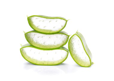 Aloe Vera, Aloe Vera kesme adet beyaz arka plan üzerinde.