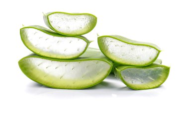 Aloe Vera, Aloe Vera kesme adet beyaz arka plan üzerinde.