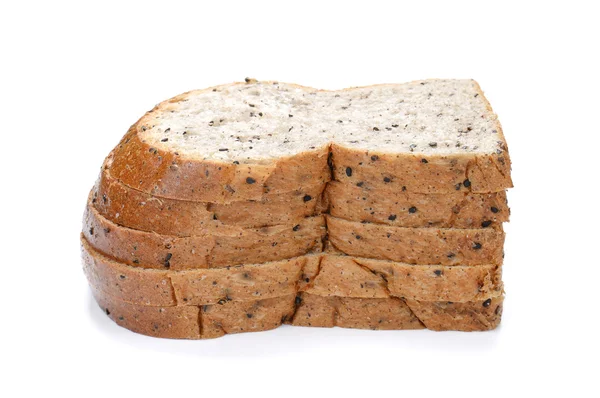 Scheibe Brot, Sesambrot auf weißem Hintergrund. — Stockfoto