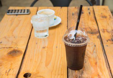 Plastik bardak, kahve fincanı, cam su woode buzlu kahve