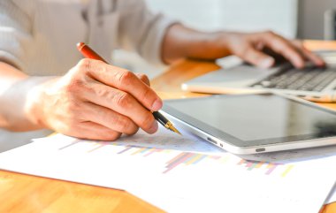 İş analisti grafik, analistler grafiği Office, performans 