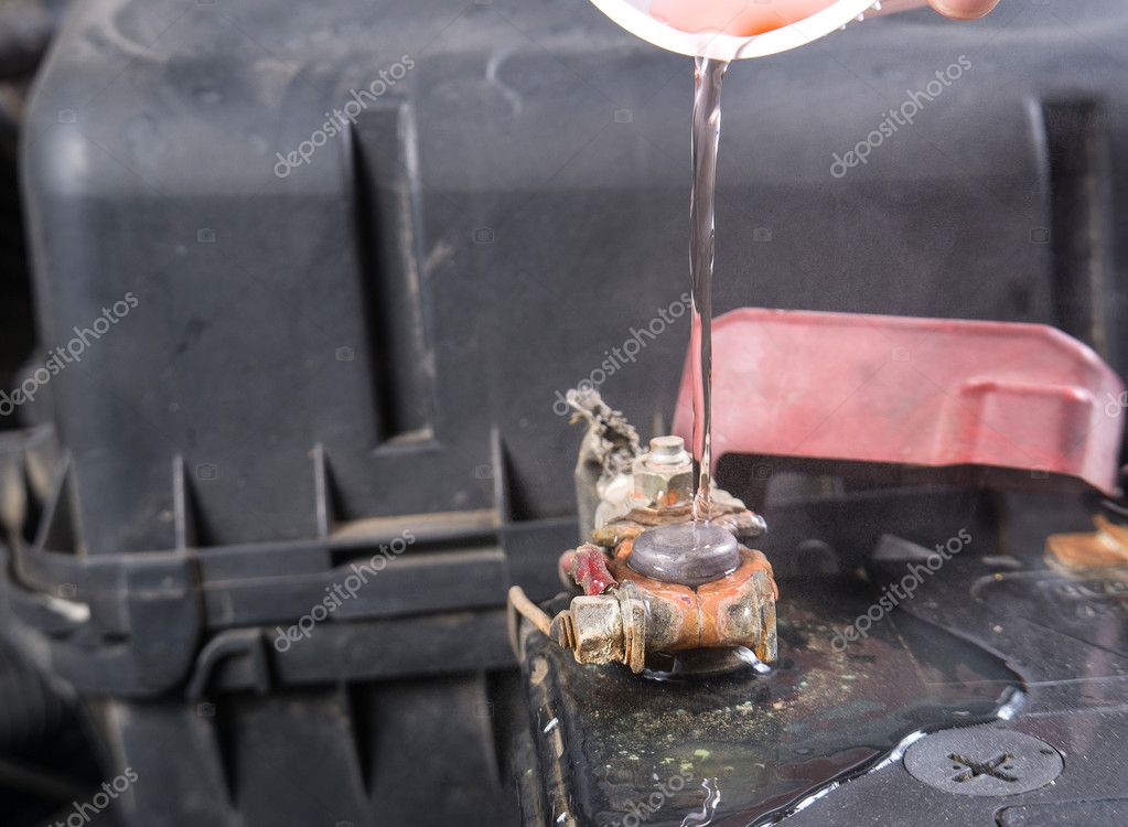 Car battery corrosion on terminal,Dirty battery terminals,Cleani