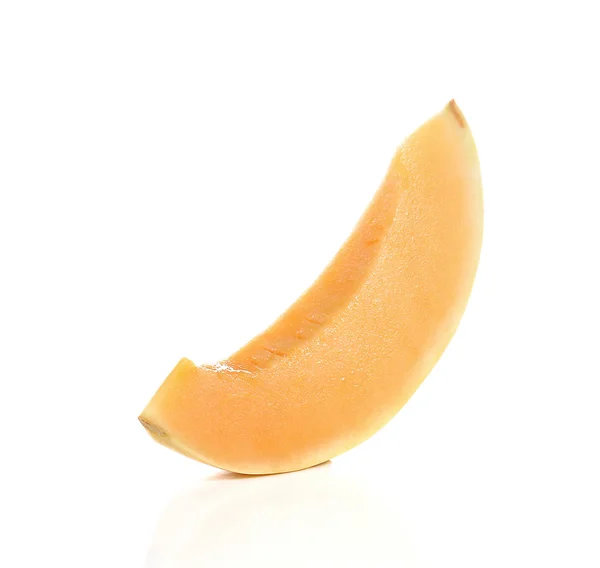 Cantalupo, Trozos de melón cortados sobre fondo blanco . —  Fotos de Stock