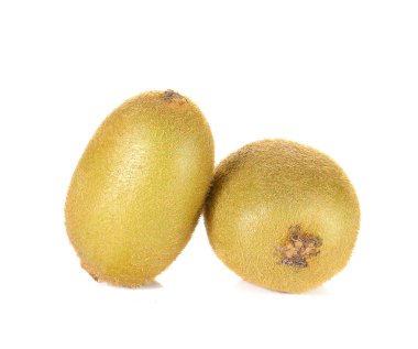 Beyaz arka plan üzerinde iki kivi tam topu.