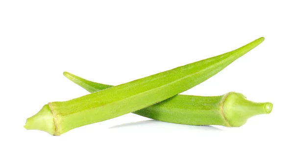 Okra fresco, Rosela verde sobre fundo branco . — Fotografia de Stock