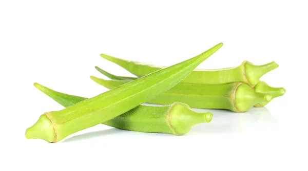 Čerstvá okra, zelené roselle na bílém pozadí. — Stock fotografie