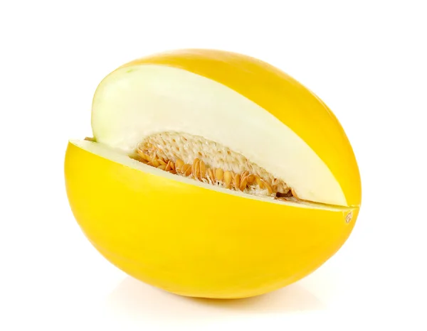 Gele meloen snijden helften op witte achtergrond. — Stockfoto