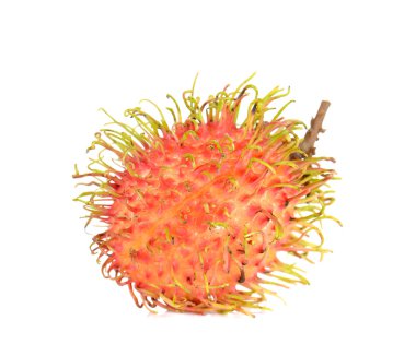 Beyaz arkaplanda taze rambutan.