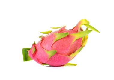 beyaz zemin üzerine taze dragon meyve.