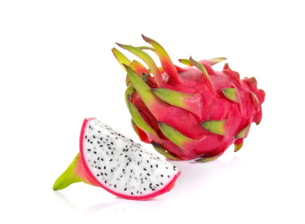 Fruta fresca de dragón sobre fondo blanco . — Foto de Stock