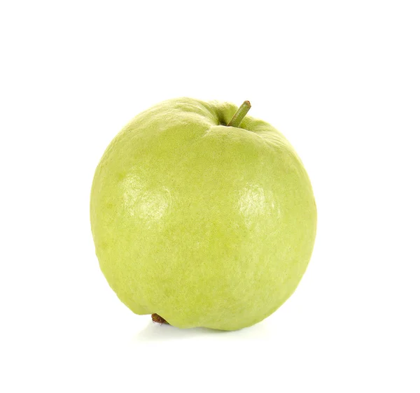 Palla completa di guava fresca su sfondo bianco . — Foto Stock